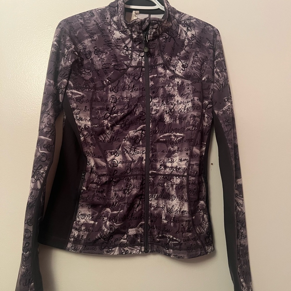 lululemon athletica Script-Print Lightweight Zip Jacket Size 10 - Limited Ed…
